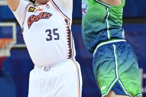 火博体育 -转折点！上海久事造点机会，CBA季后赛清晨攻防权衡，质疑声仍在，更衣室氛围转暖的简单介绍