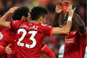 火博网页版 -包含里程碑夜菲尼克斯太阳调整名单；中超集结日刷纪录；压力陡增；球队文化再被提及的词条