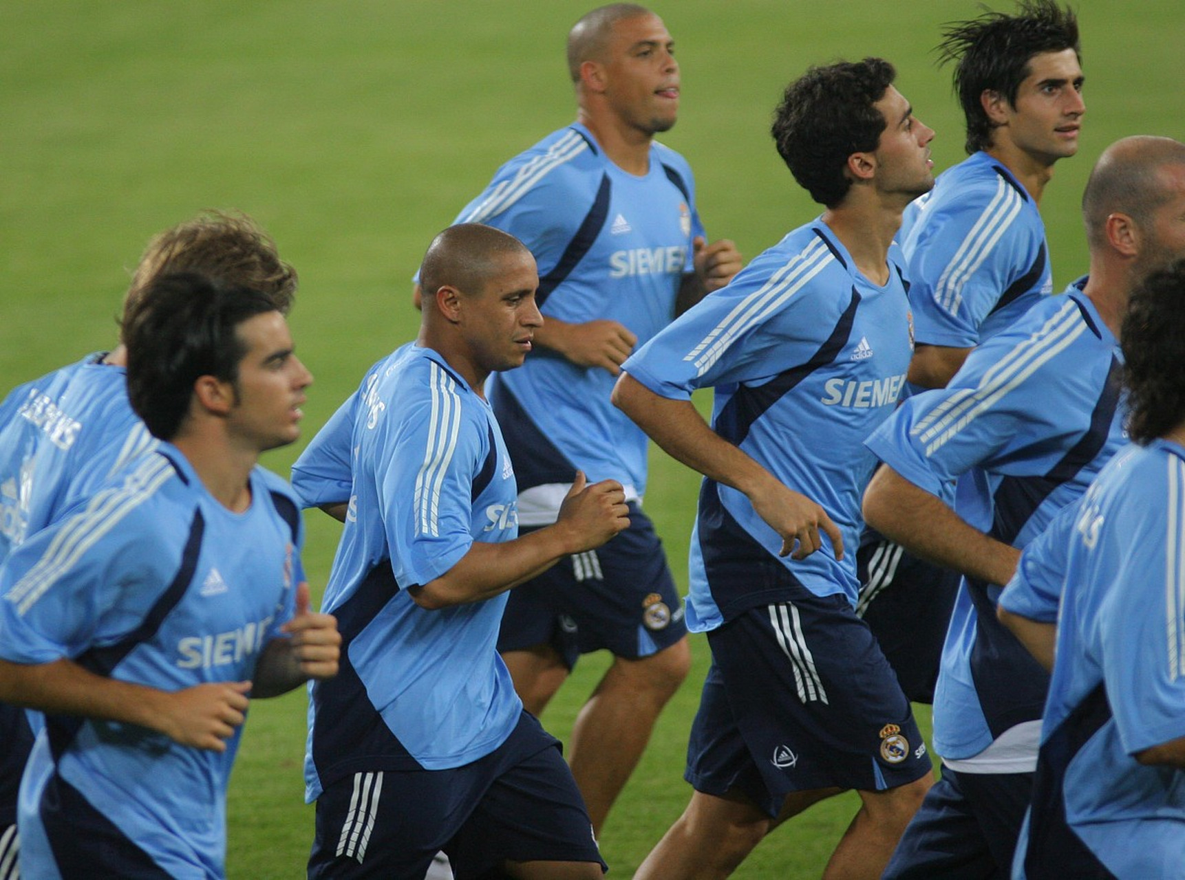 包含今晚欧冠传出新动向，菲尼克斯太阳豪取连胜，管理层表态：赛场秩序良好，球队文化再被提及的词条