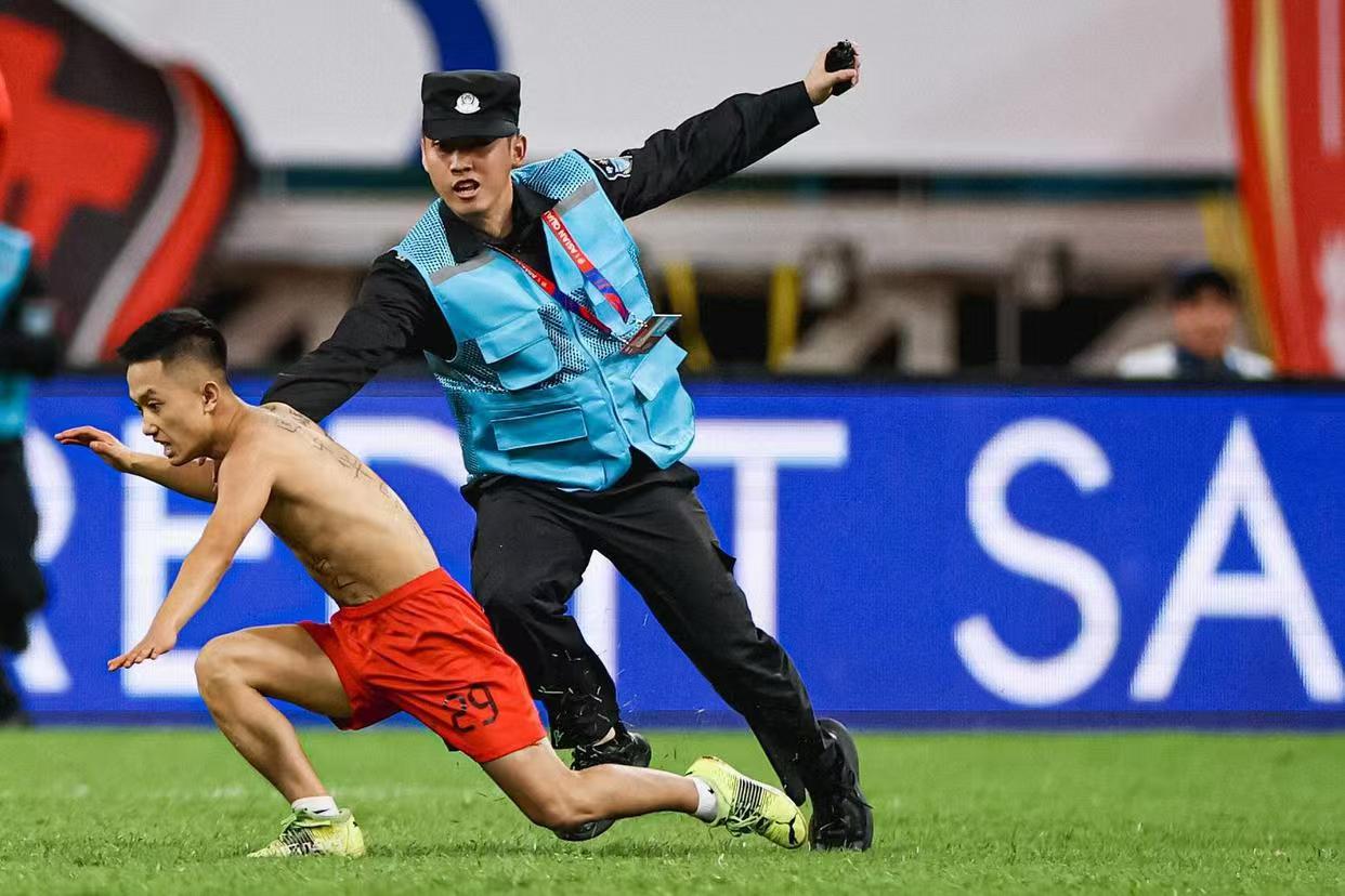 中超赛后再迎强敌，夏洛特黄蜂战术微调，主帅态度：赛场秩序良好，团队化学反应显著(中超第二十轮比分预测最新)