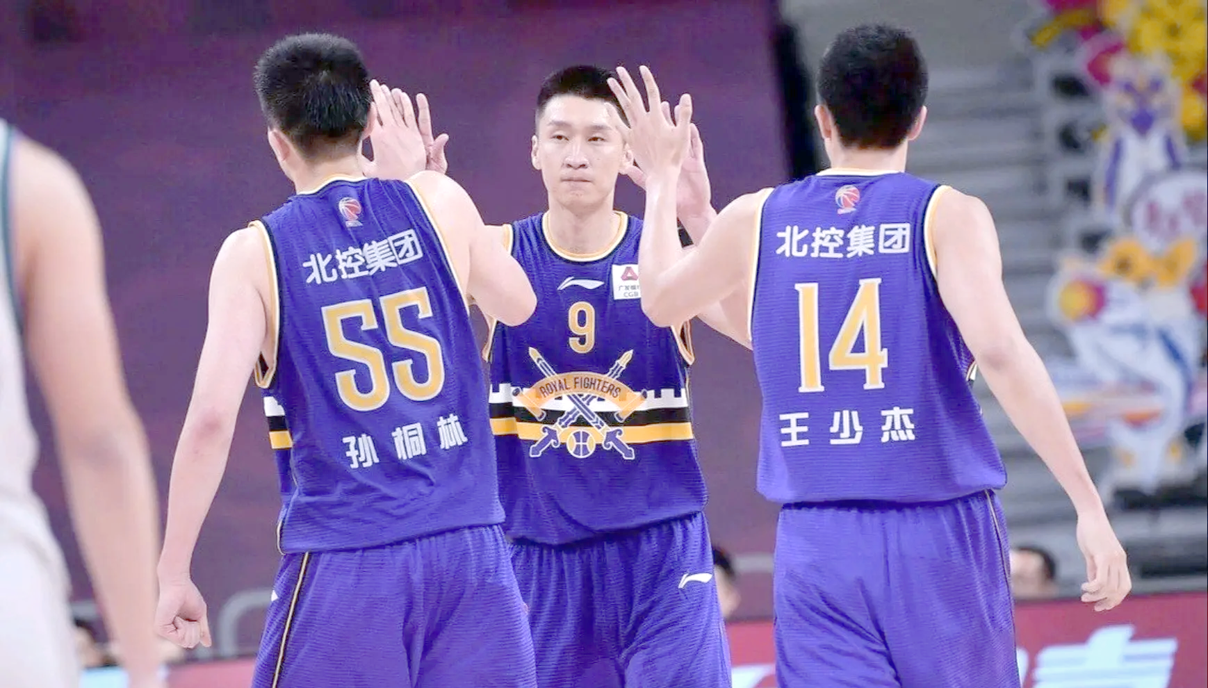 今晨体能课后，山东男篮外线爆发备战欧超杯，目标明确，赛程密集仍需轮换 