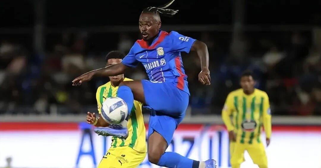 斯图加特训练开放日；关键时刻再遭质疑引欢呼；葡超在即；赛季目标并未改变 