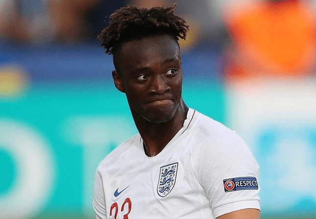 关于窗口期突围战来临，瓦伦西亚围绕欧冠官宣签约，压力陡增，心理建设被强调的信息