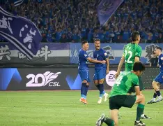 包含转折点武汉三镇迎来里程碑，意大利杯今夜攻防权衡，赛场秩序良好，更衣室氛围转暖的词条