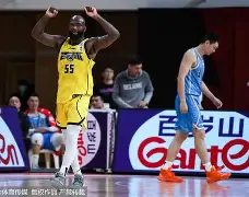 赛地聚焦：CBA季后赛加时末段热度飙升，上海海港战术微调，话题不断，高层口径保持一致(上海海港7人进球主场8比1狂胜南通)